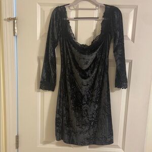 🧡 Women’s velvet lace trim dress